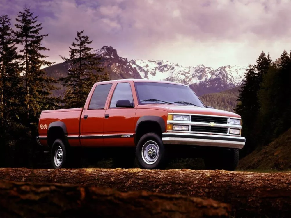 Автомобиль Chevrolet C/K IV (GMT400) Пикап Двойная кабина
