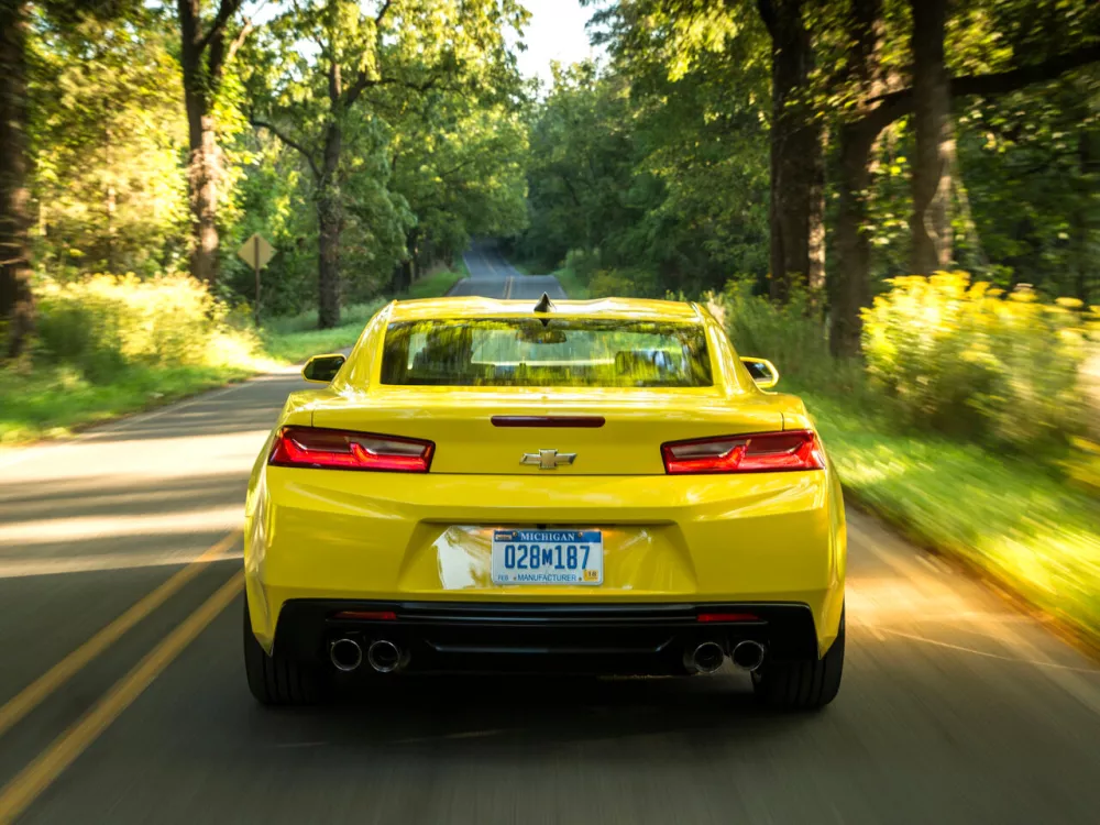 Автомобиль Chevrolet Camaro VI Купе