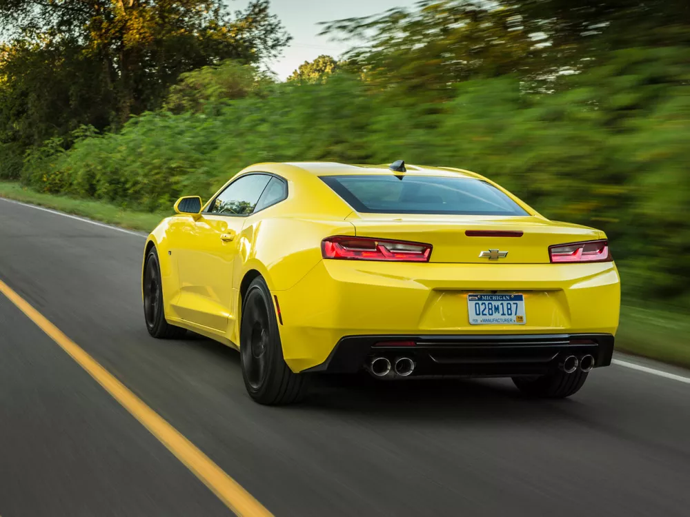Автомобиль Chevrolet Camaro VI Купе