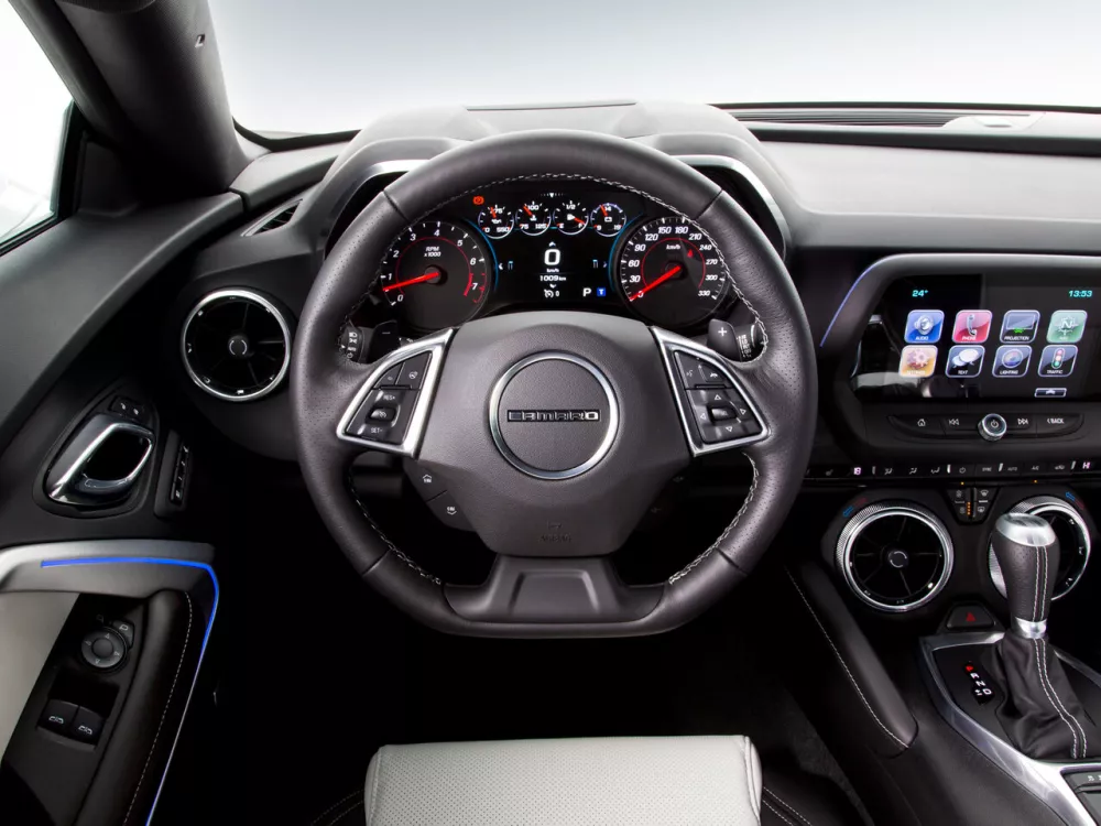 Автомобиль Chevrolet Camaro VI Купе