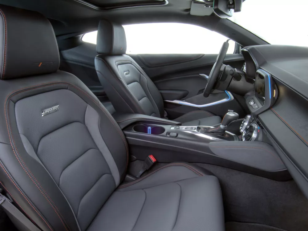 Автомобиль Chevrolet Camaro VI Купе