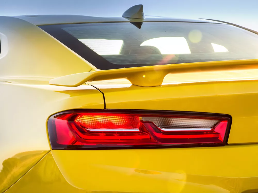 Автомобиль Chevrolet Camaro VI Купе
