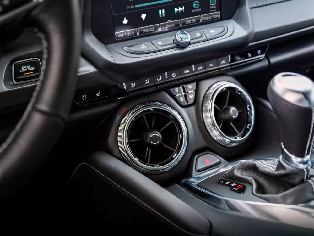 Автомобиль Chevrolet Camaro VI Купе