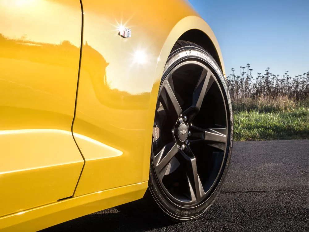 Автомобиль Chevrolet Camaro VI Купе