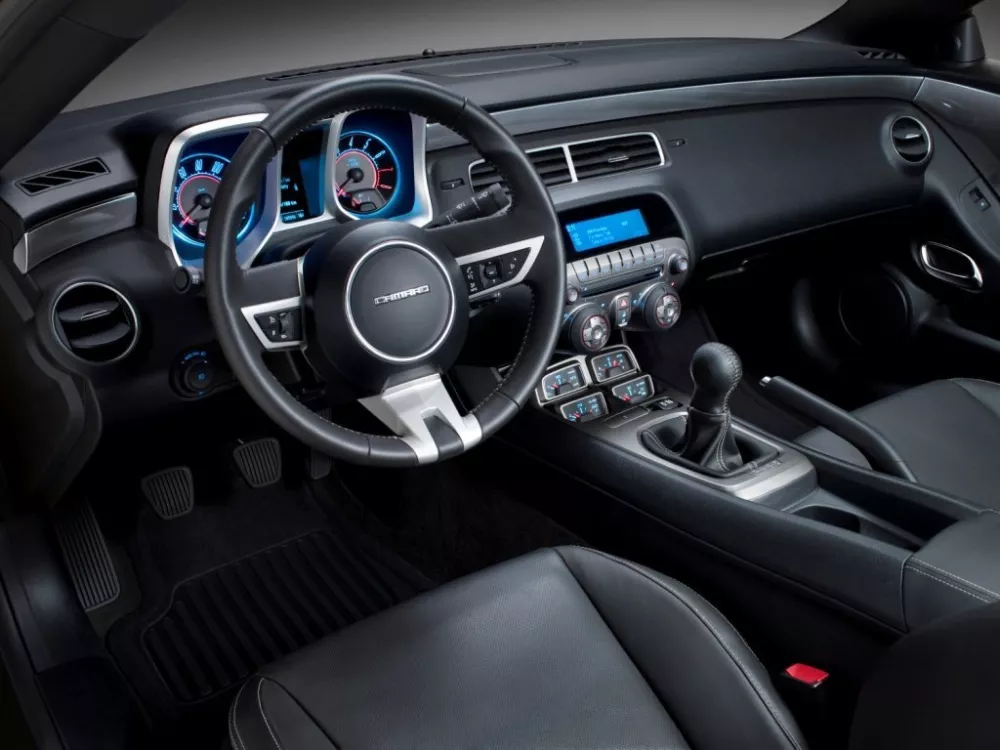 Автомобиль Chevrolet Camaro V Купе