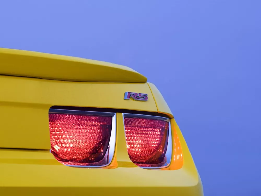 Автомобиль Chevrolet Camaro V Купе