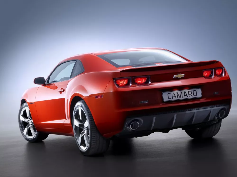 Автомобиль Chevrolet Camaro V Купе