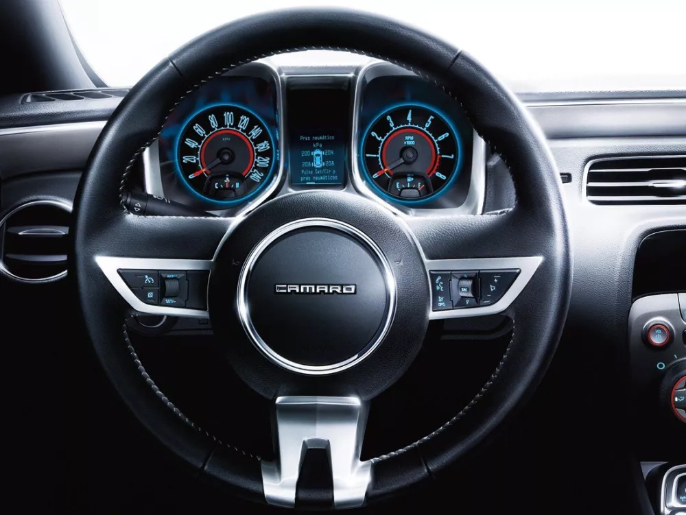 Автомобиль Chevrolet Camaro V Купе