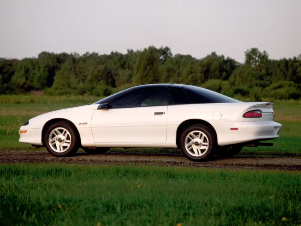 Автомобиль Chevrolet Camaro IV Купе