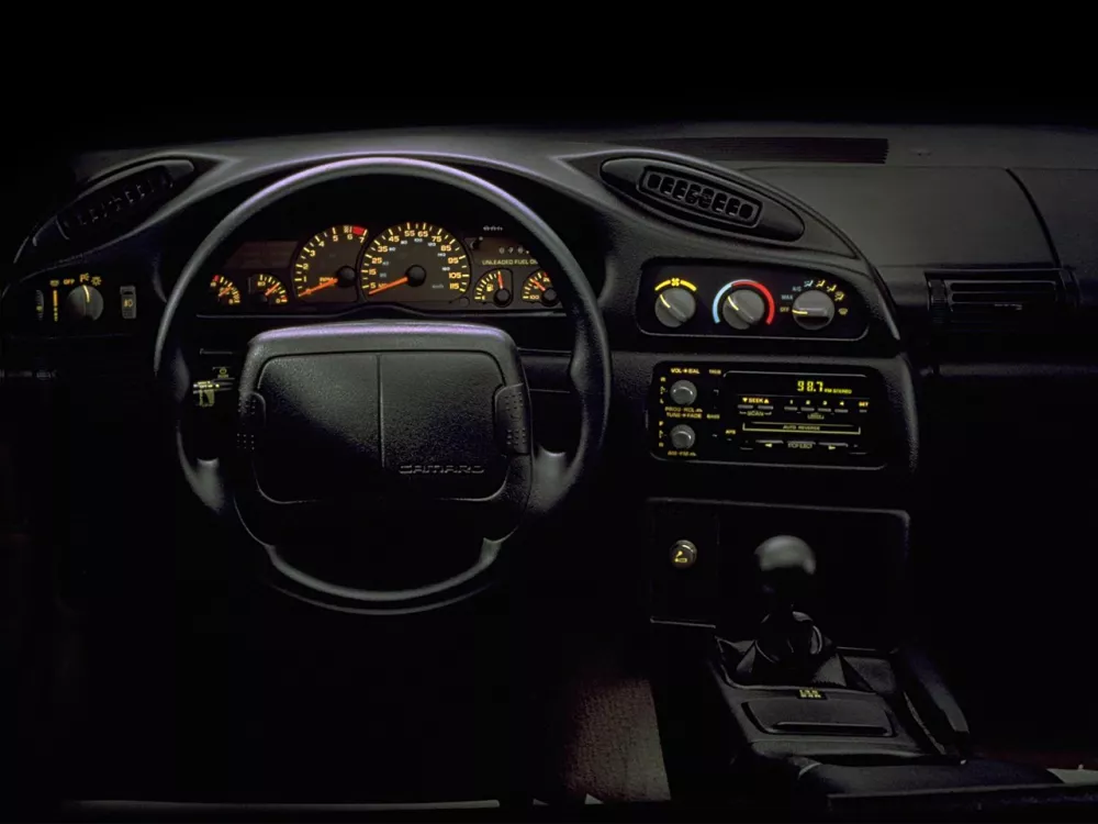 Автомобиль Chevrolet Camaro IV Купе
