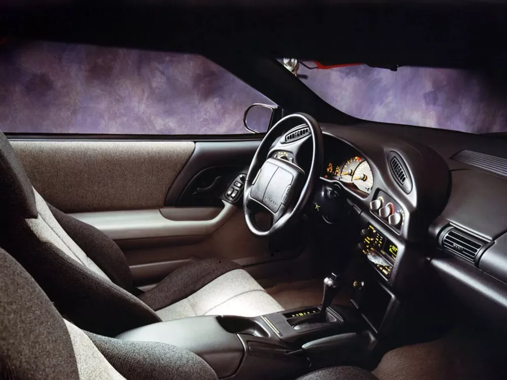 Автомобиль Chevrolet Camaro IV Купе