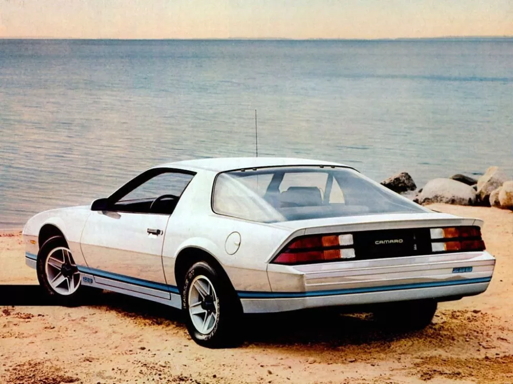 Автомобиль Chevrolet Camaro III Купе