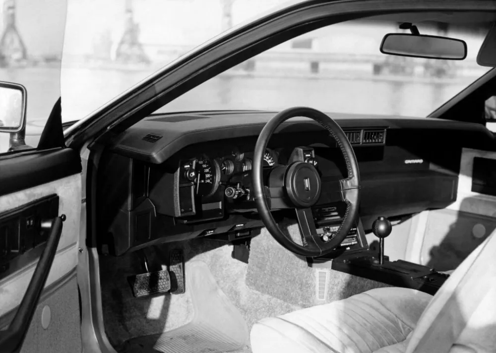 Автомобиль Chevrolet Camaro III Купе
