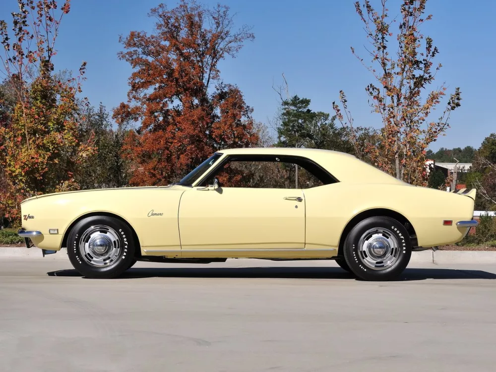 Автомобиль Chevrolet Camaro I Купе