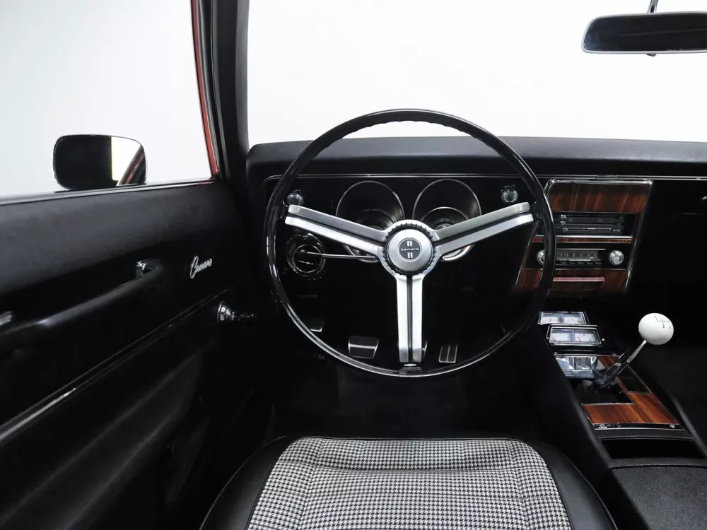 Автомобиль Chevrolet Camaro I Купе