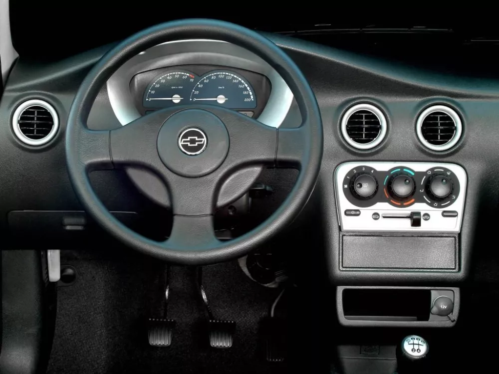 Автомобиль Chevrolet Celta Хэтчбек (3 двери)