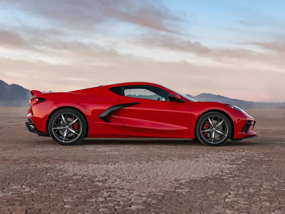 Автомобиль Chevrolet Corvette C8 Тарга