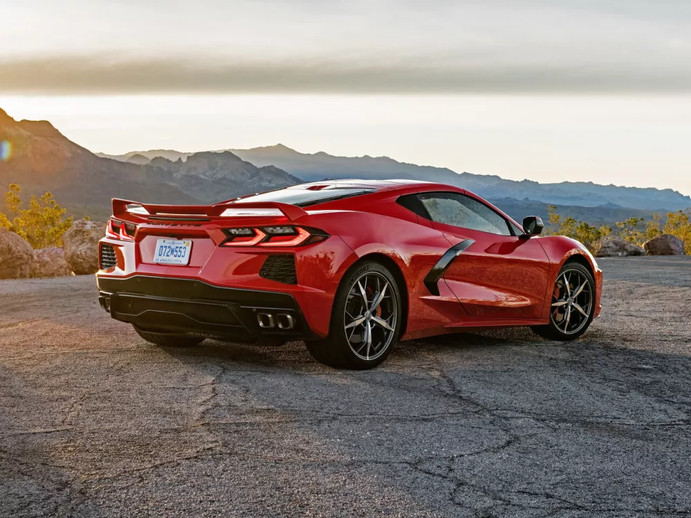 Автомобиль Chevrolet Corvette C8 Тарга