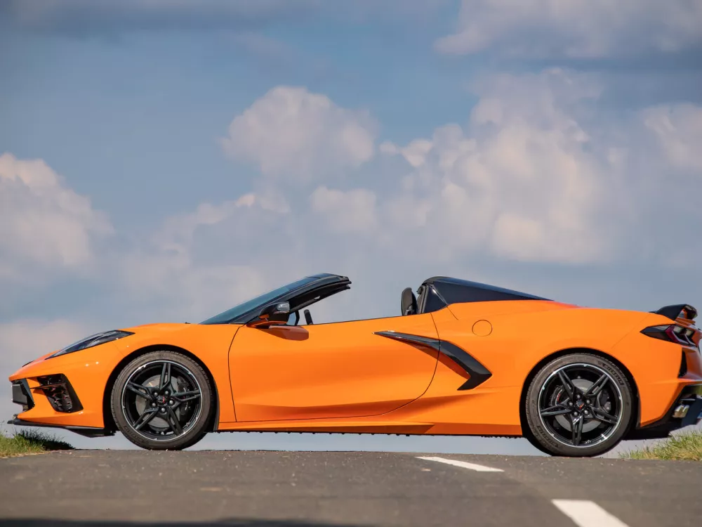 Автомобиль Chevrolet Corvette C8 Кабриолет