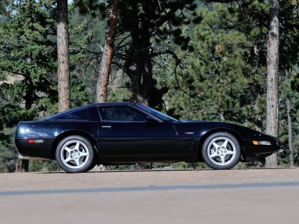 Автомобиль Chevrolet Corvette C4 Купе