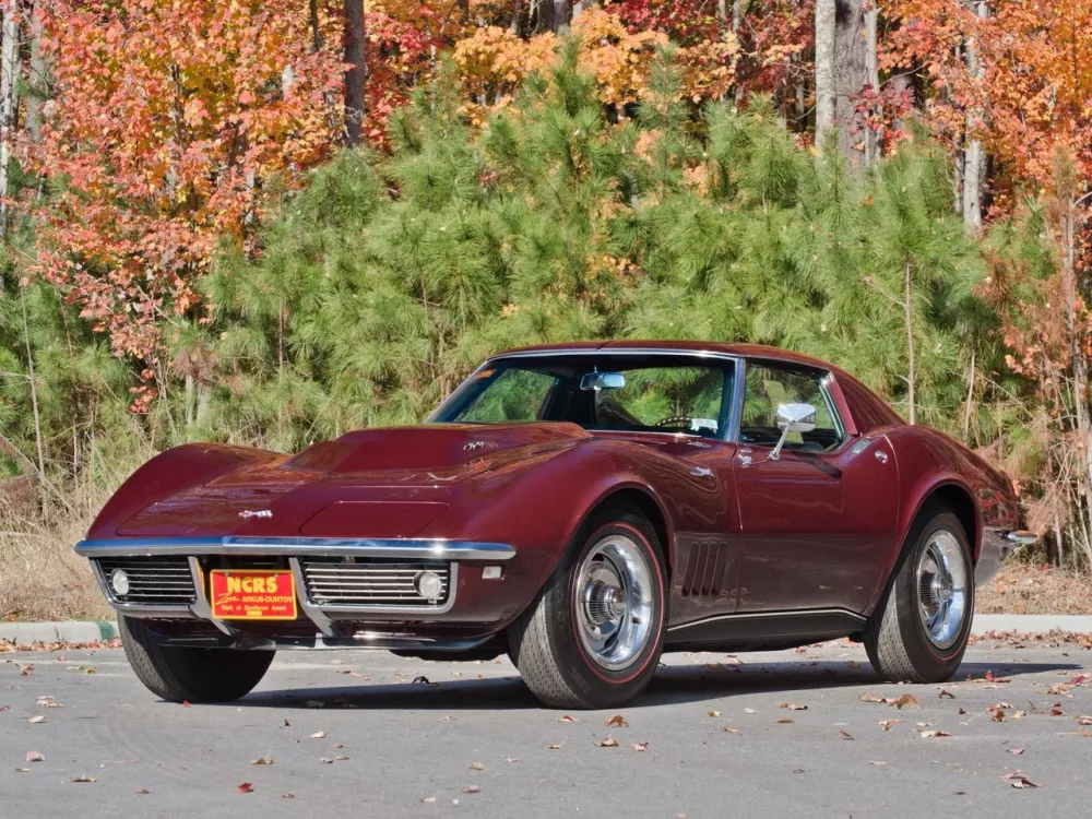 Автомобиль Chevrolet Corvette C3 Купе