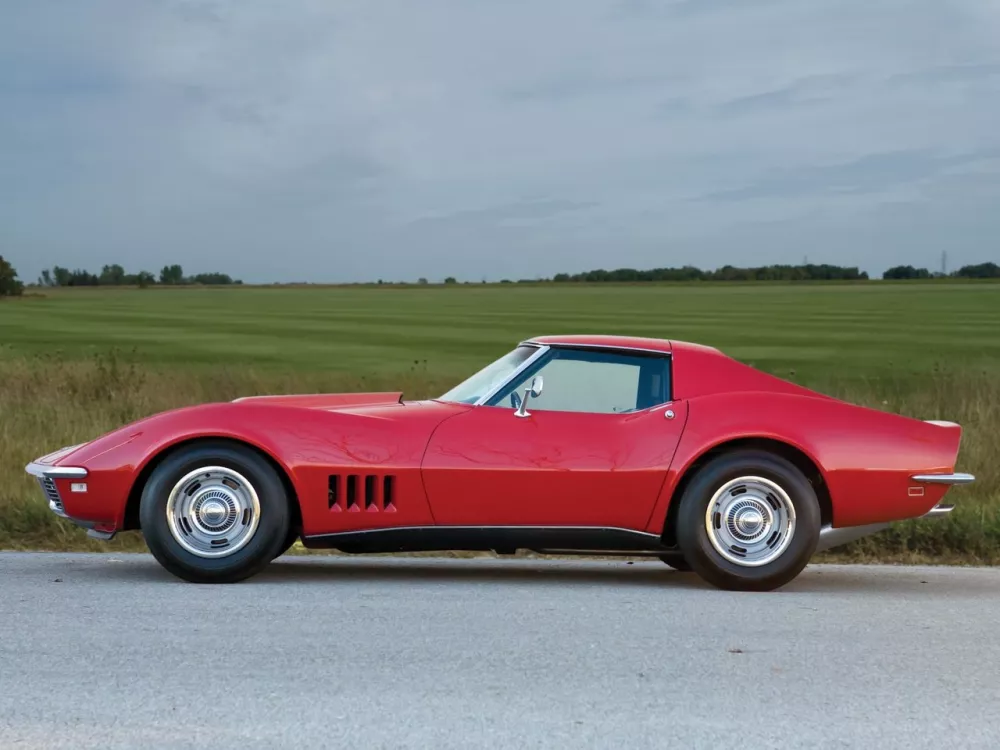 Автомобиль Chevrolet Corvette C3 Купе