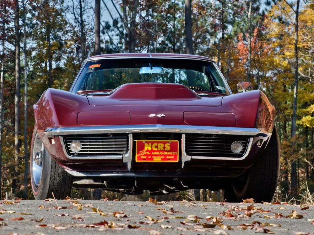Автомобиль Chevrolet Corvette C3 Купе