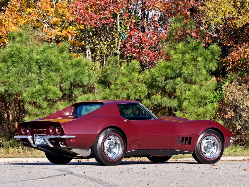 Автомобиль Chevrolet Corvette C3 Купе