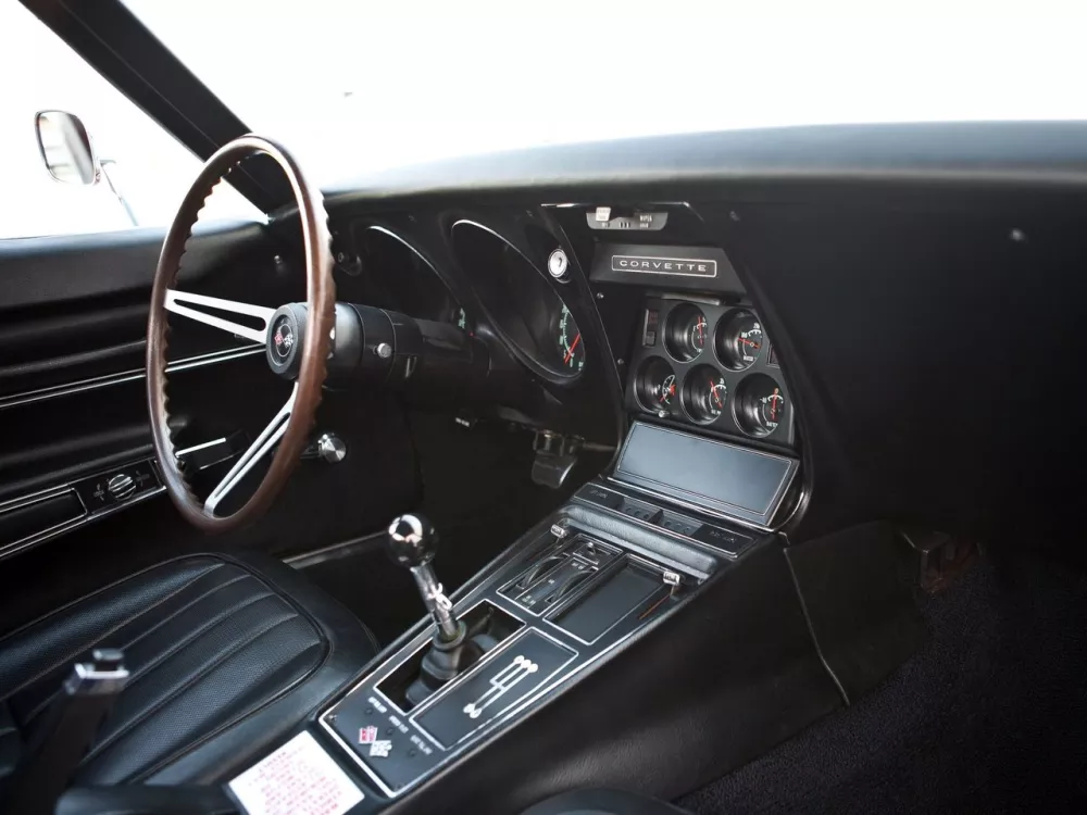 Автомобиль Chevrolet Corvette C3 Купе