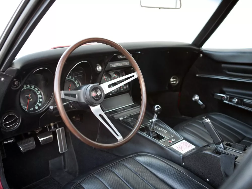 Автомобиль Chevrolet Corvette C3 Купе