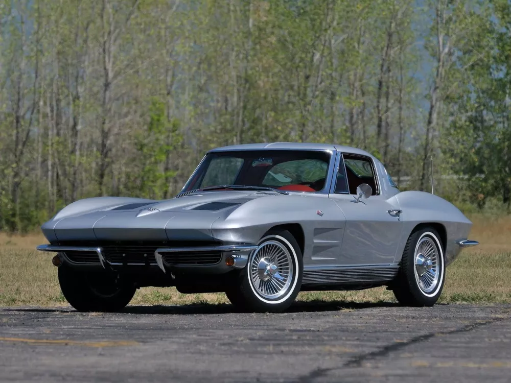 Автомобиль Chevrolet Corvette C2 Купе