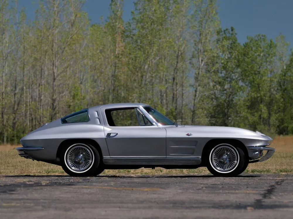 Автомобиль Chevrolet Corvette C2 Купе