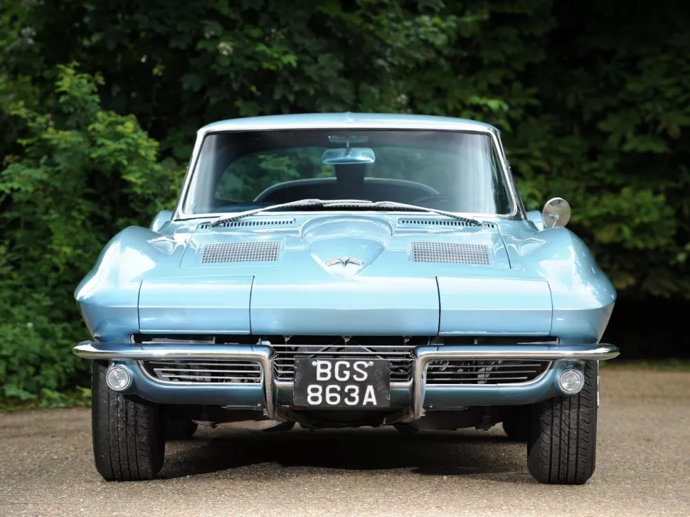 Автомобиль Chevrolet Corvette C2 Купе