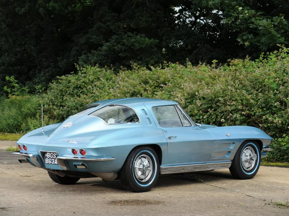 Автомобиль Chevrolet Corvette C2 Купе