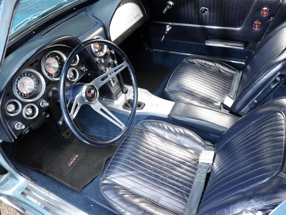 Автомобиль Chevrolet Corvette C2 Купе