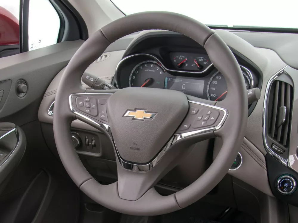 Автомобиль Chevrolet Cruze II Хэтчбек (5 дверей)