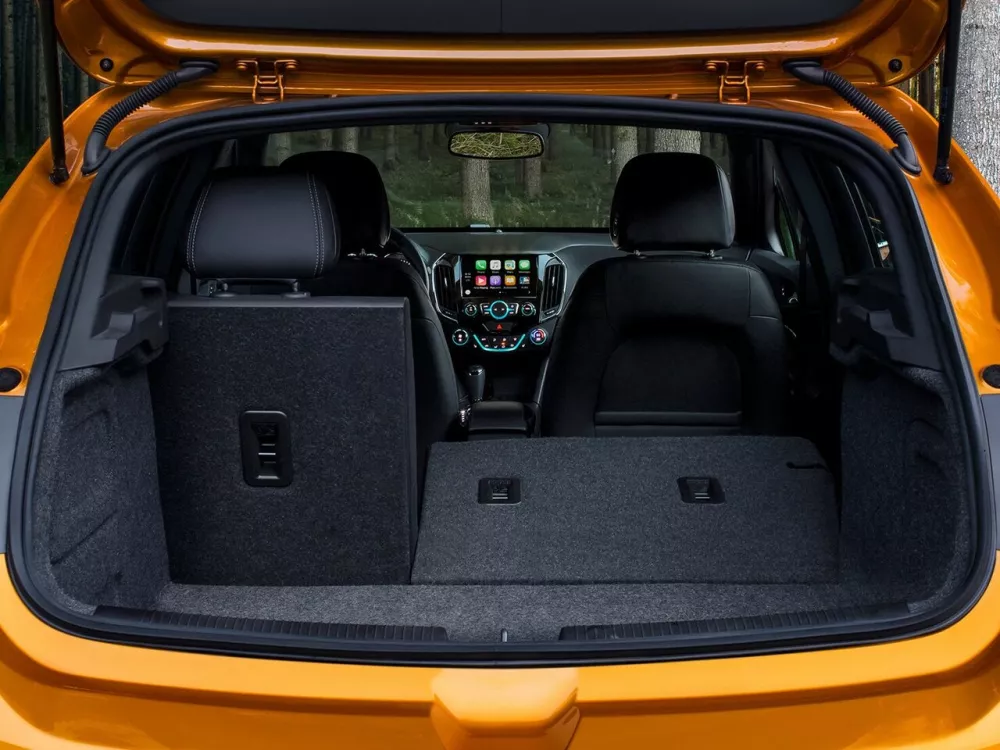 Автомобиль Chevrolet Cruze II Хэтчбек (5 дверей)