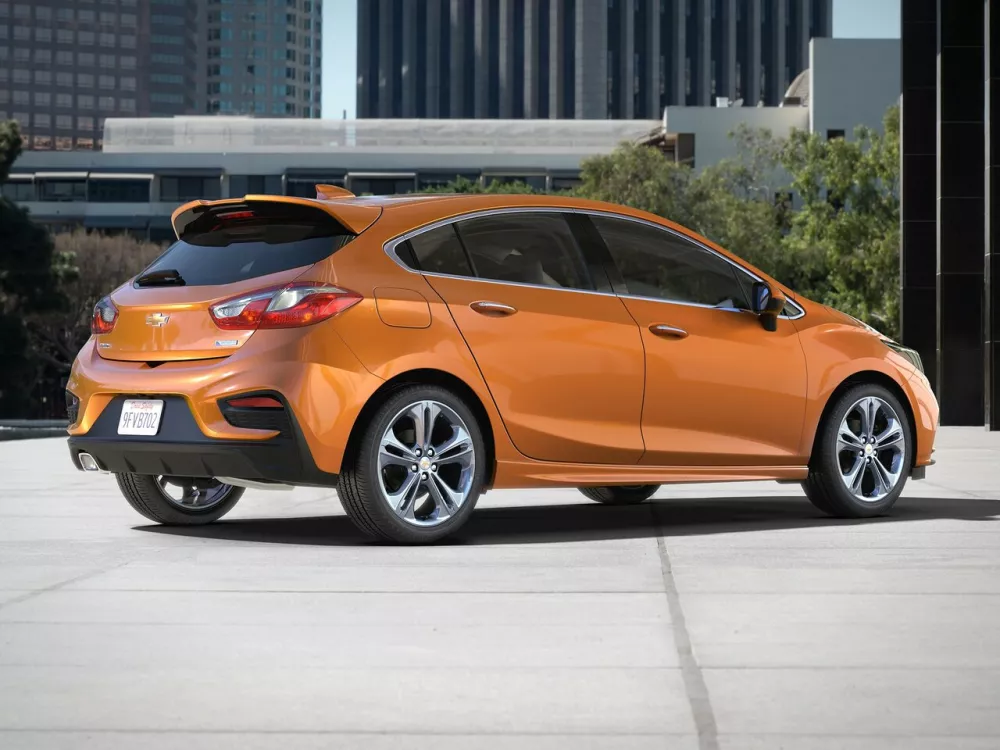 Автомобиль Chevrolet Cruze II Хэтчбек (5 дверей)