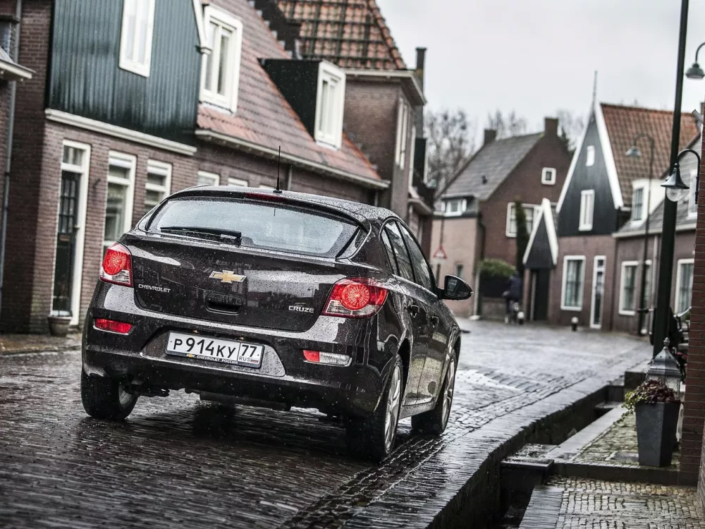 Автомобиль Chevrolet Cruze I Рестайлинг Хэтчбек (5 дверей)