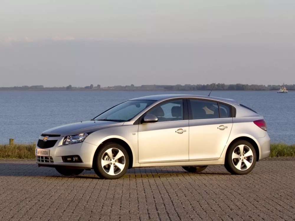 Автомобиль Chevrolet Cruze I Хэтчбек (5 дверей)