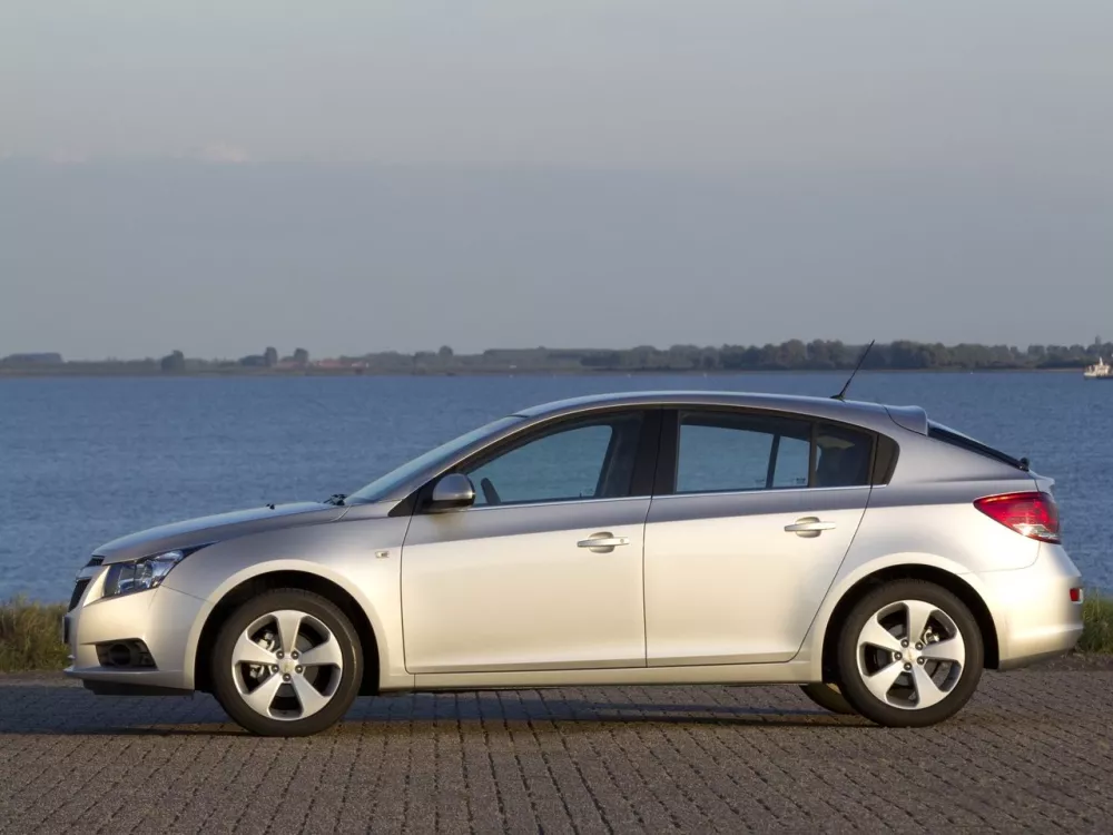 Автомобиль Chevrolet Cruze I Хэтчбек (5 дверей)