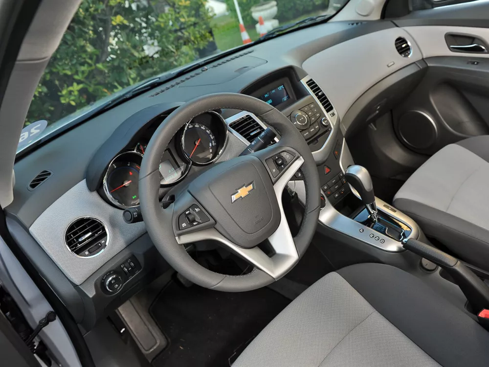 Автомобиль Chevrolet Cruze I Седан