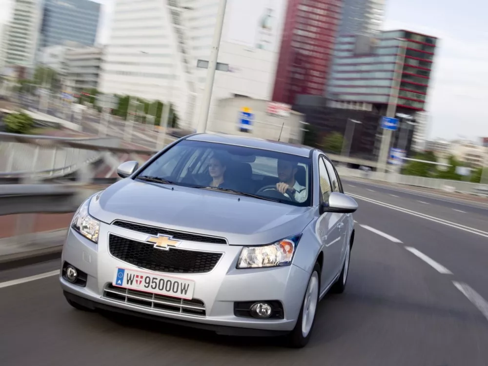 Автомобиль Chevrolet Cruze I Хэтчбек (5 дверей)