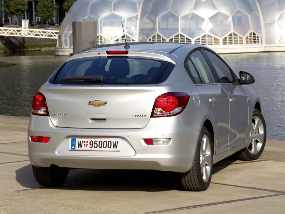 Автомобиль Chevrolet Cruze I Хэтчбек (5 дверей)