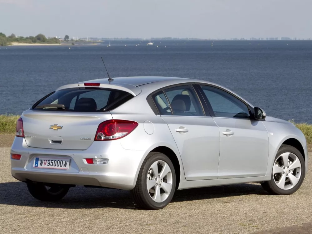 Автомобиль Chevrolet Cruze I Хэтчбек (5 дверей)
