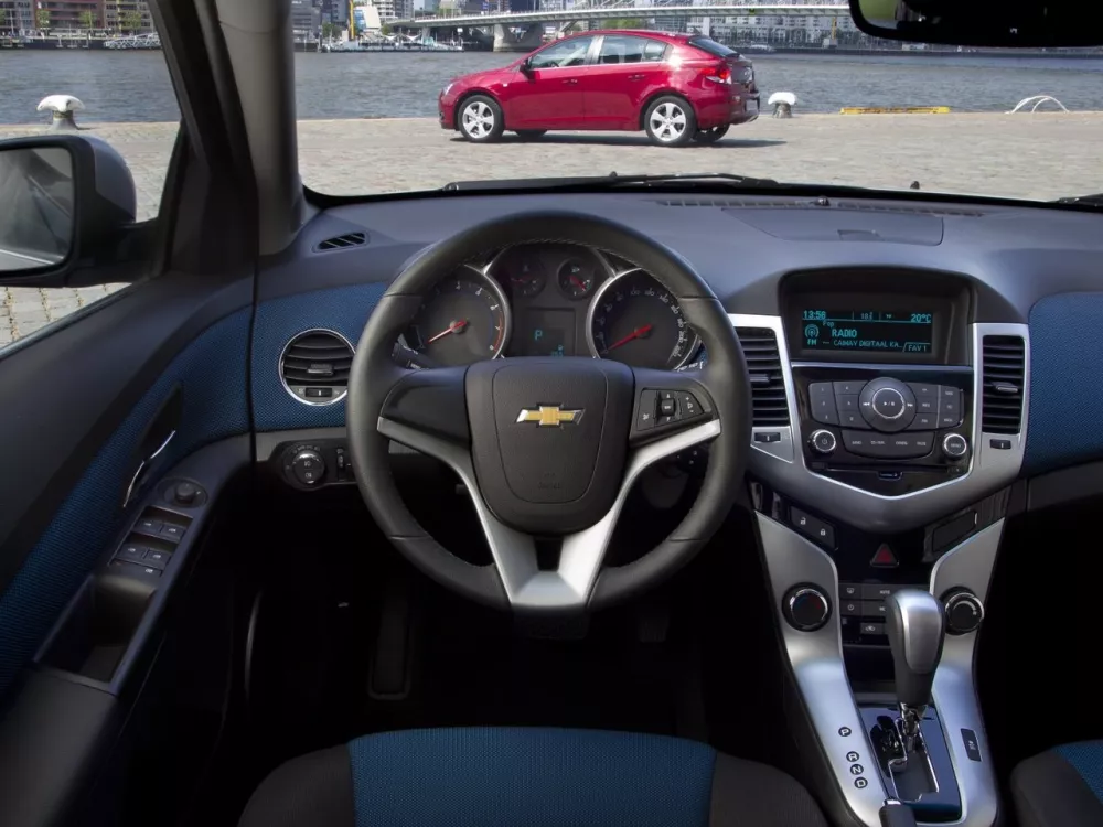 Автомобиль Chevrolet Cruze I Хэтчбек (5 дверей)