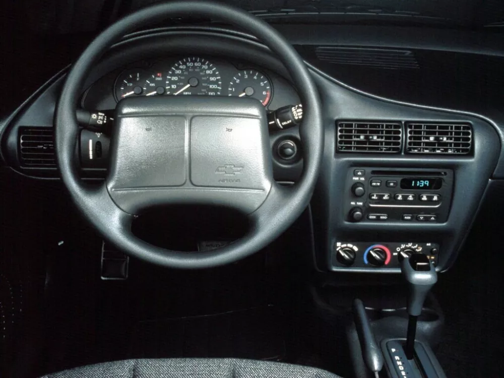 Автомобиль Chevrolet Cavalier III Седан