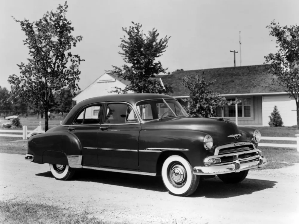 Автомобиль Chevrolet Deluxe II Седан