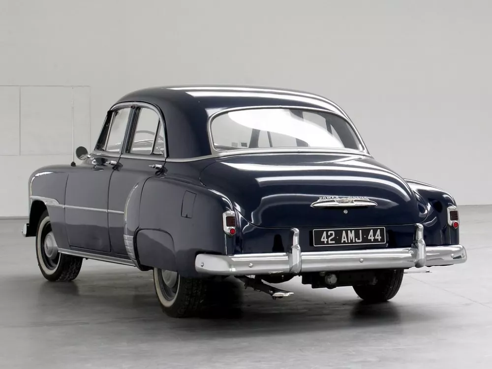 Автомобиль Chevrolet Deluxe II Седан