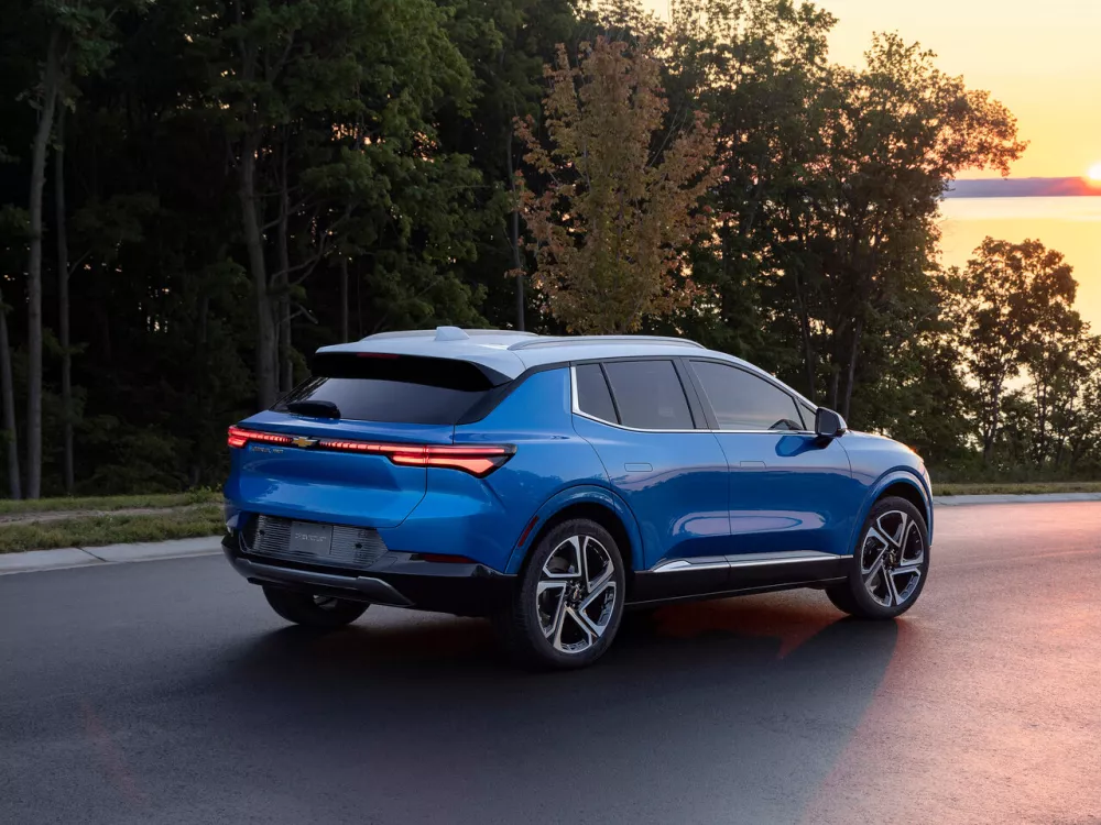 Автомобиль Chevrolet Equinox EV Внедорожник (5 дверей)